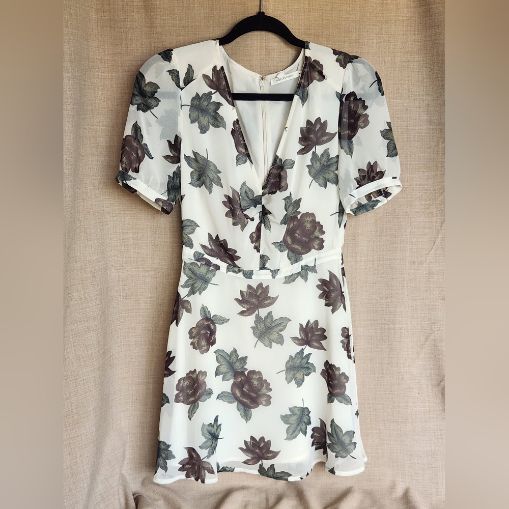 Avec Les Filles Floral V-neck Dress